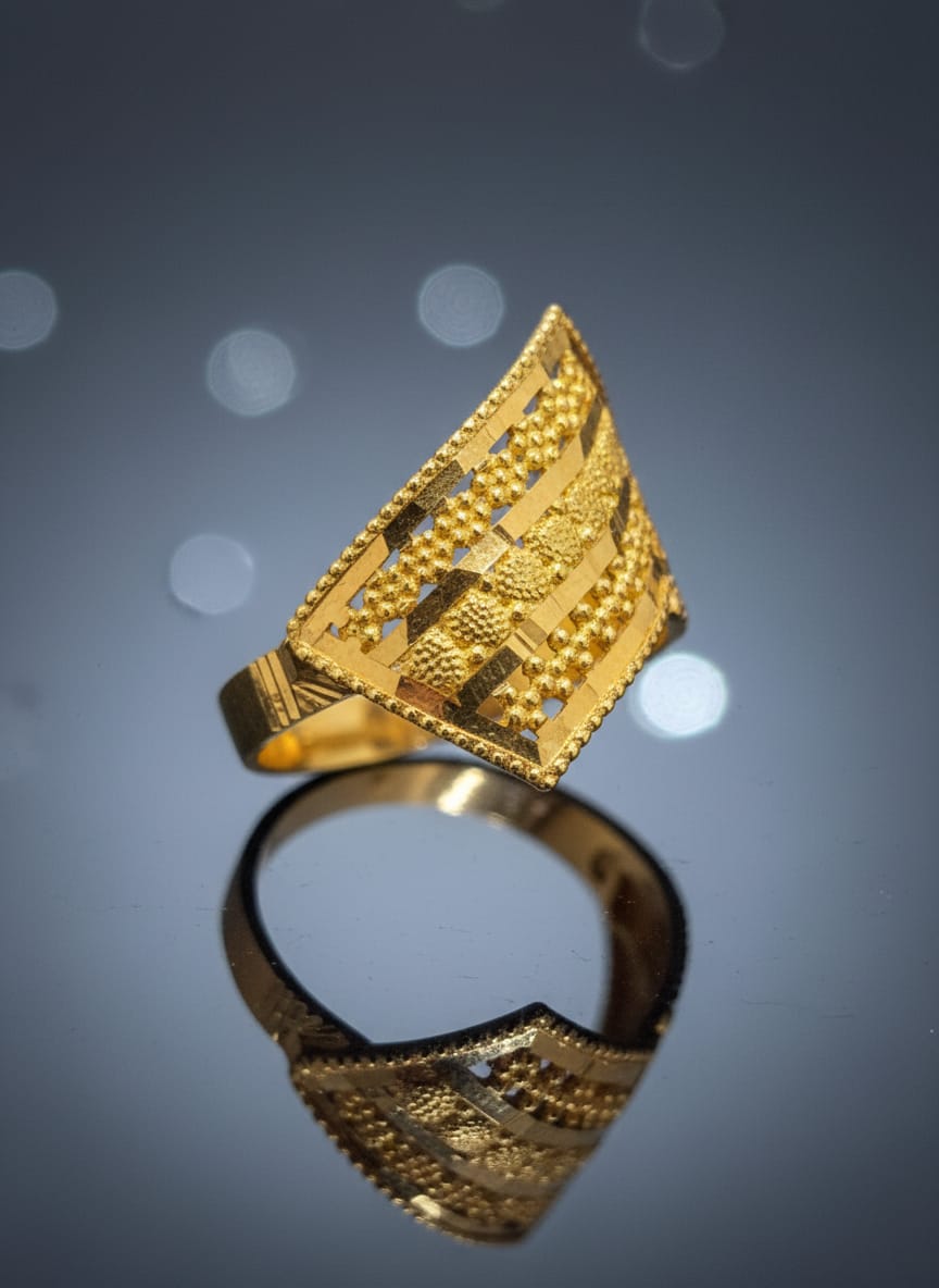 22 Karat Gold Chevron Statement Ring – 4.81g