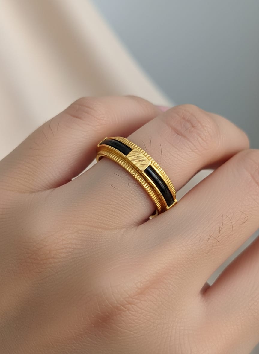 22 Karat Gold Dual Tone Band Ring – 3.38g