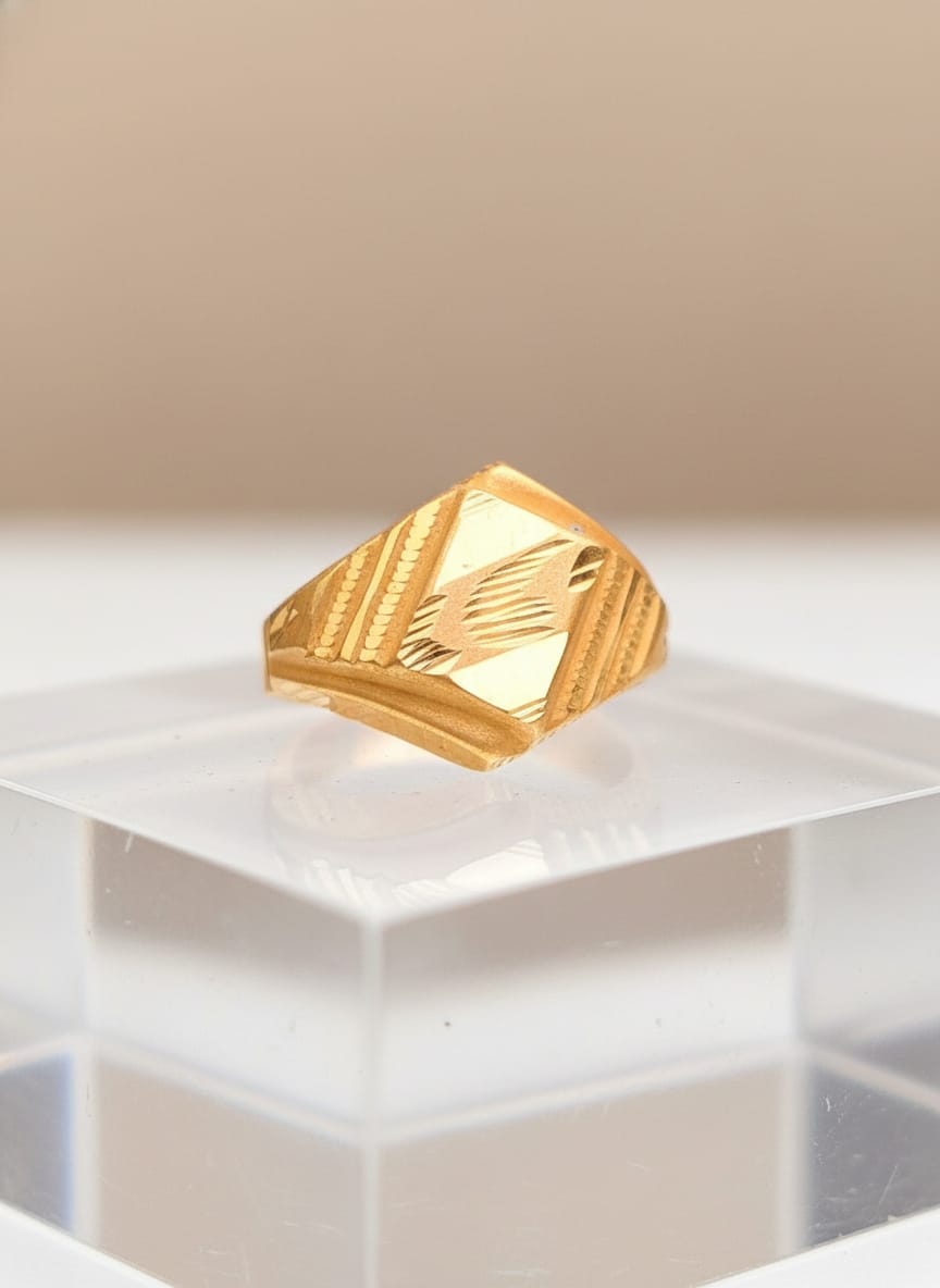 22 Karat Gold Bold Signet Ring – 3.14g