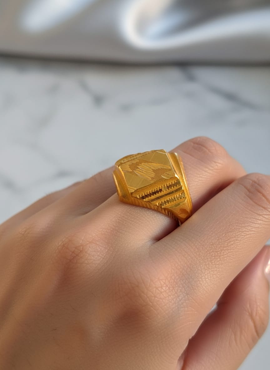 22 Karat Gold Bold Signet Ring – 3.14g