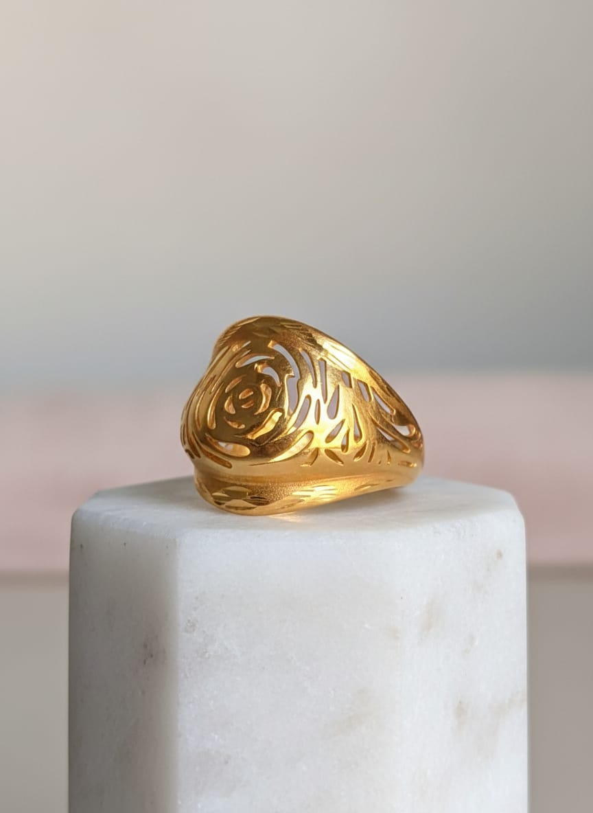 22 Karat Gold Engraved Band Ring – 4.77g
