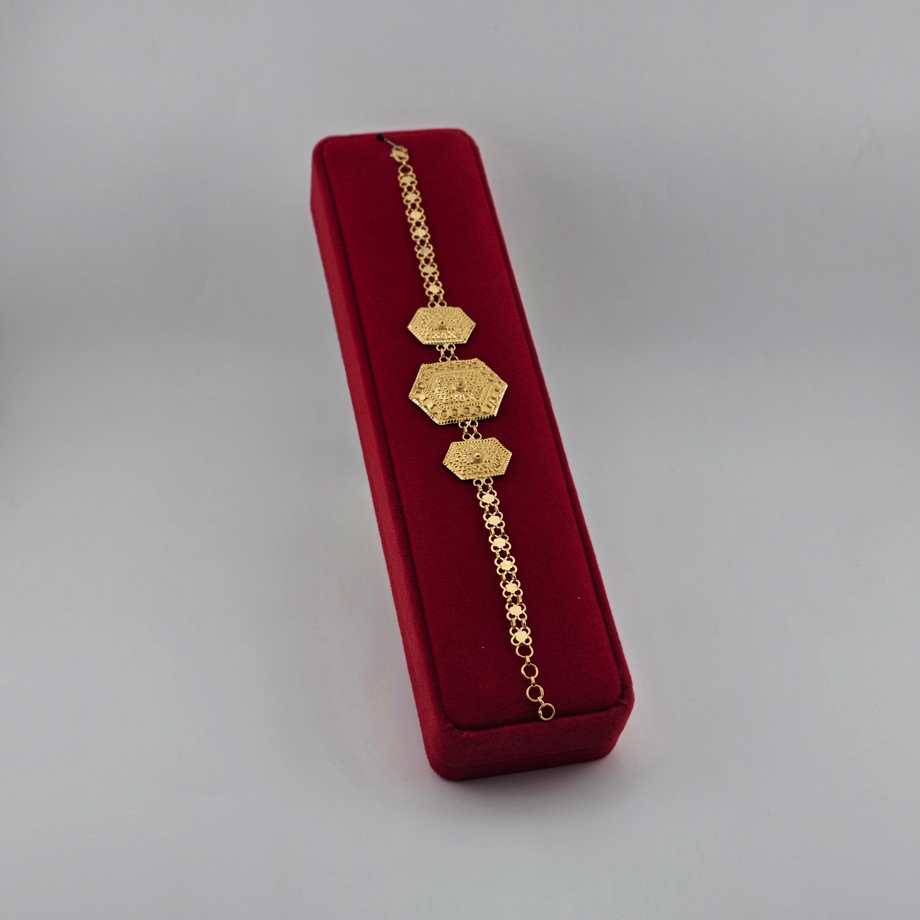 سوار ثلاثي سداسي الشكل من الذهب عيار 21 قيراطًا - 6.76 جرام، 8 بوصات