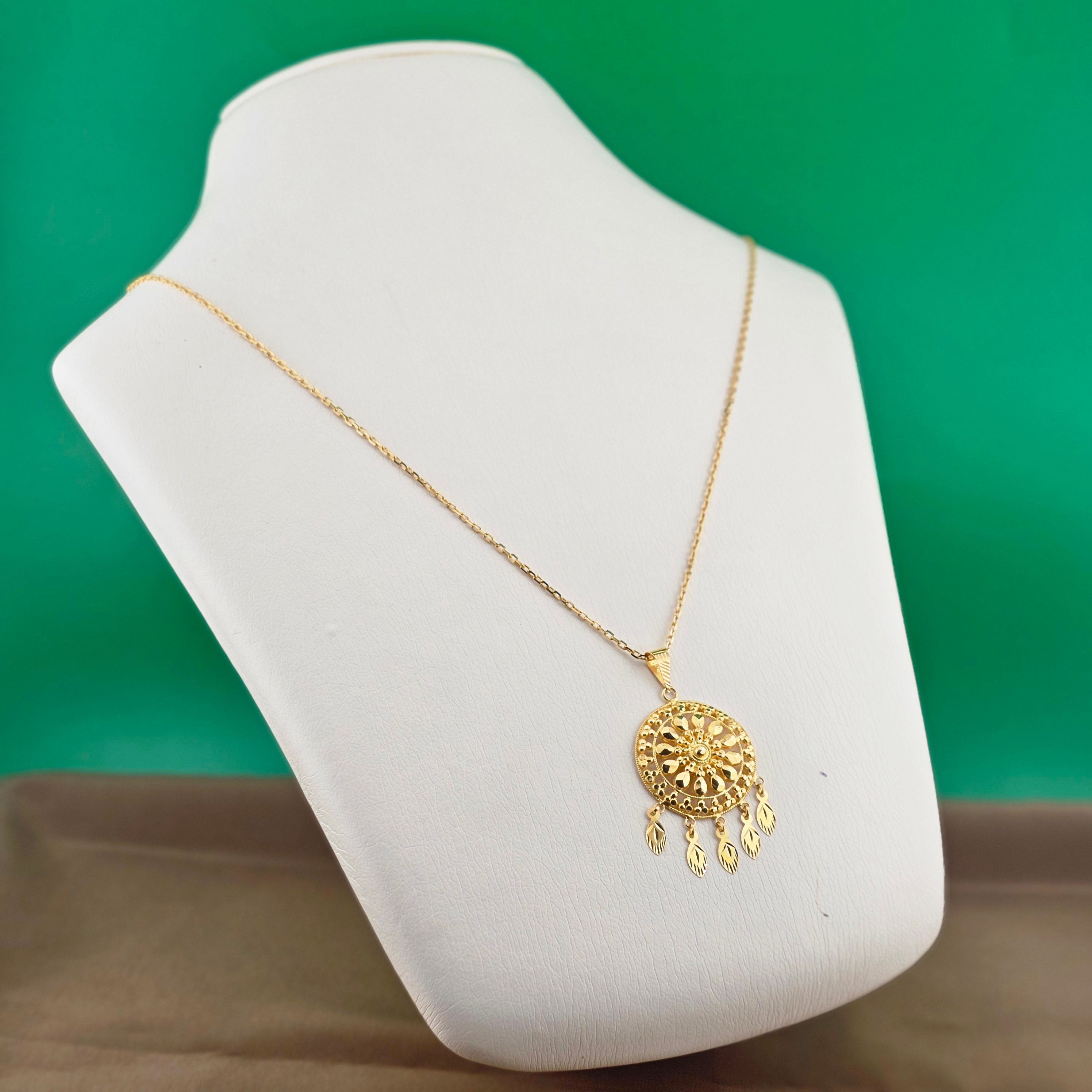 21Karat Gold Sunburst Medallion Pendant – 3.39g