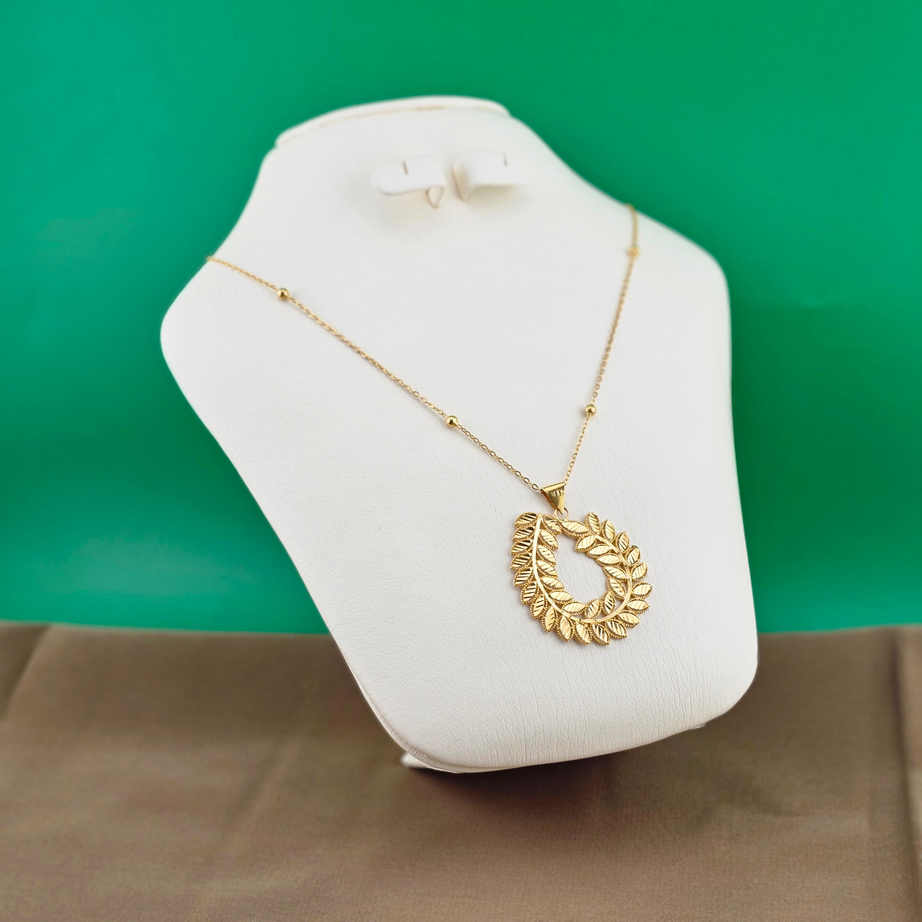 21Karat Gold Laurel Leaf Pendant – 4.53g