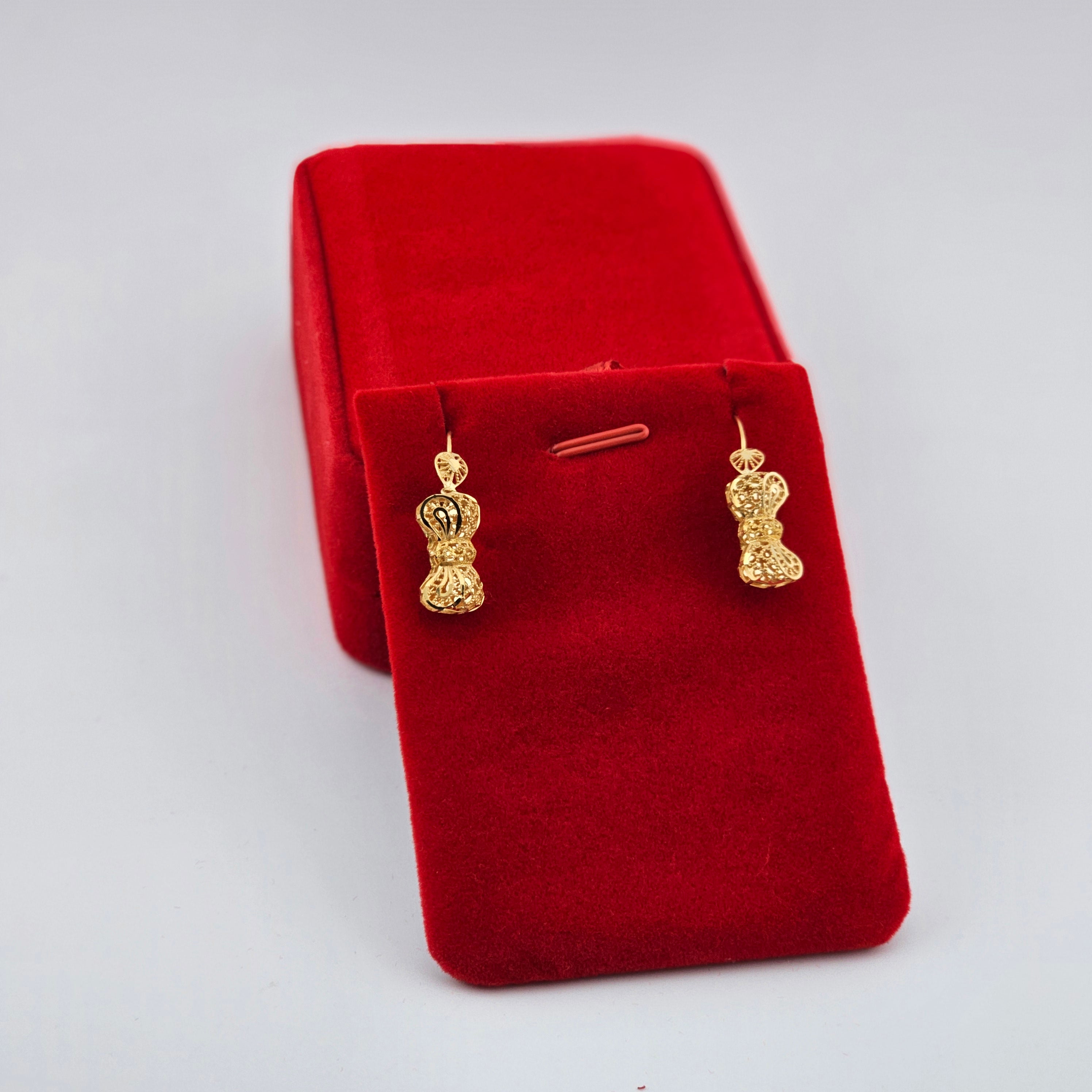 21 Karat Gold Bow Drop Earrings – 2.76g