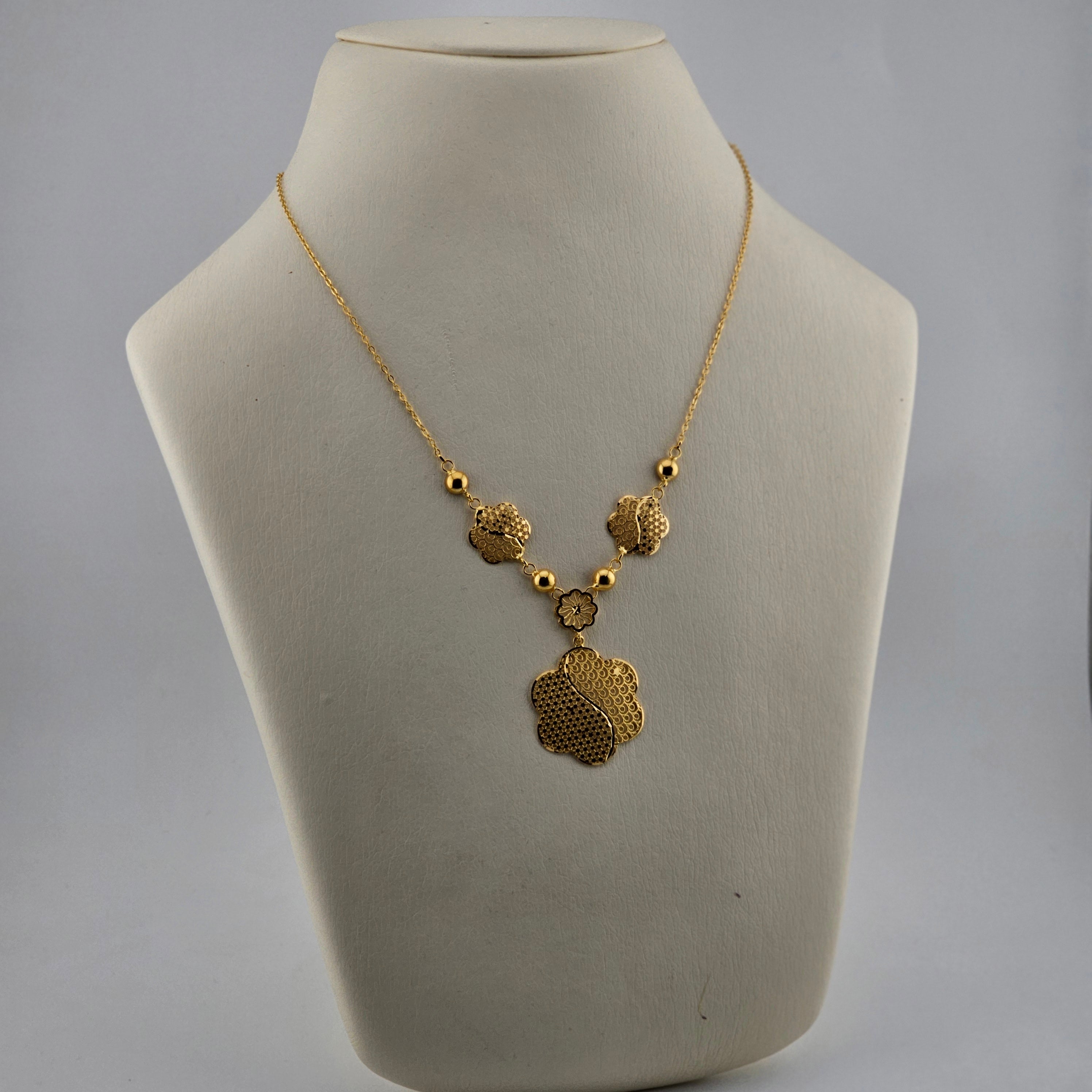 21 Karat Gold Floral Pendant Necklace – 8.26g