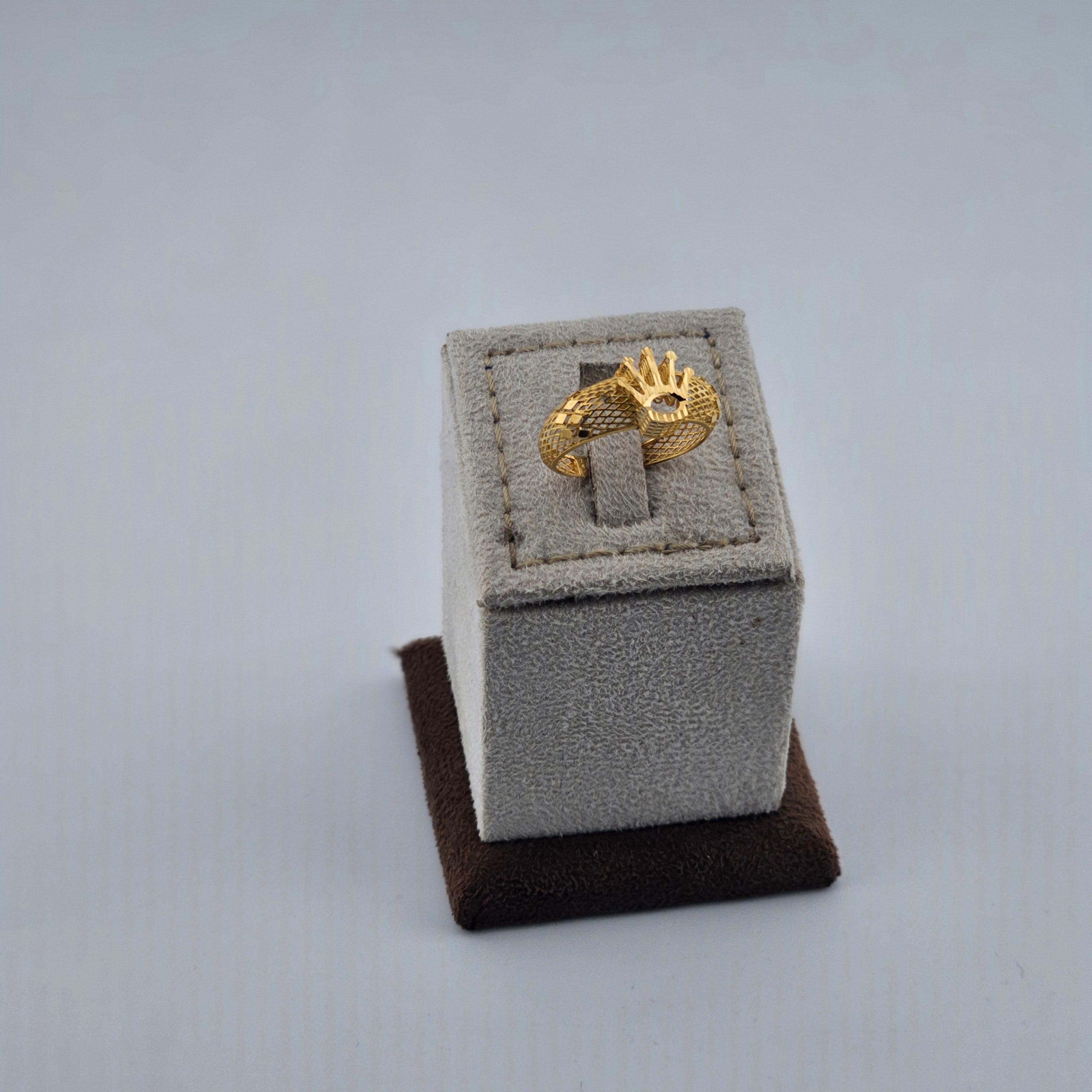 21 Karat Gold Royal Crown Mesh Gold Ring - 2.01g