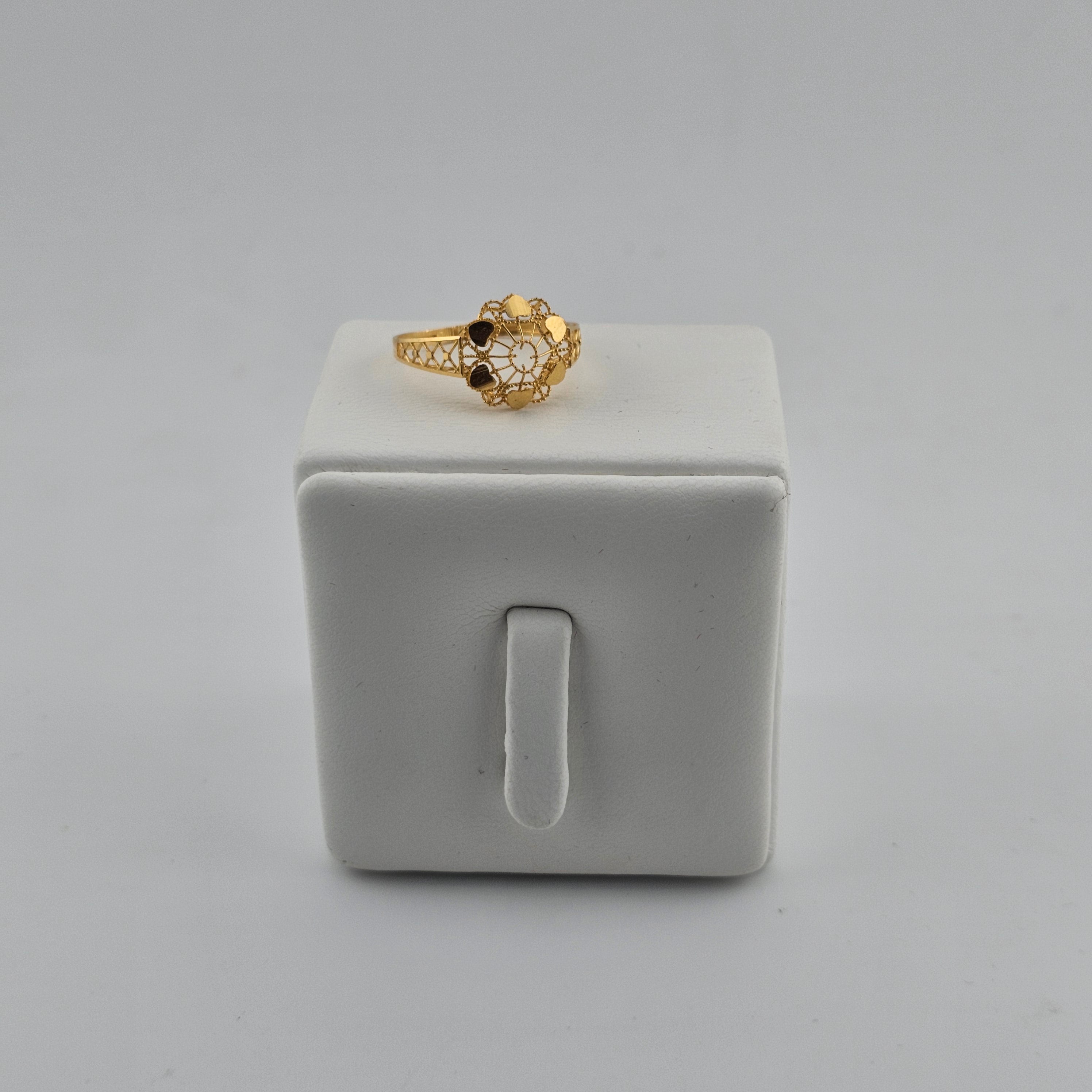 خاتم من الذهب عيار 21 قيراطًا بتصميم بتلات على شكل قلب - 1.51 غرام