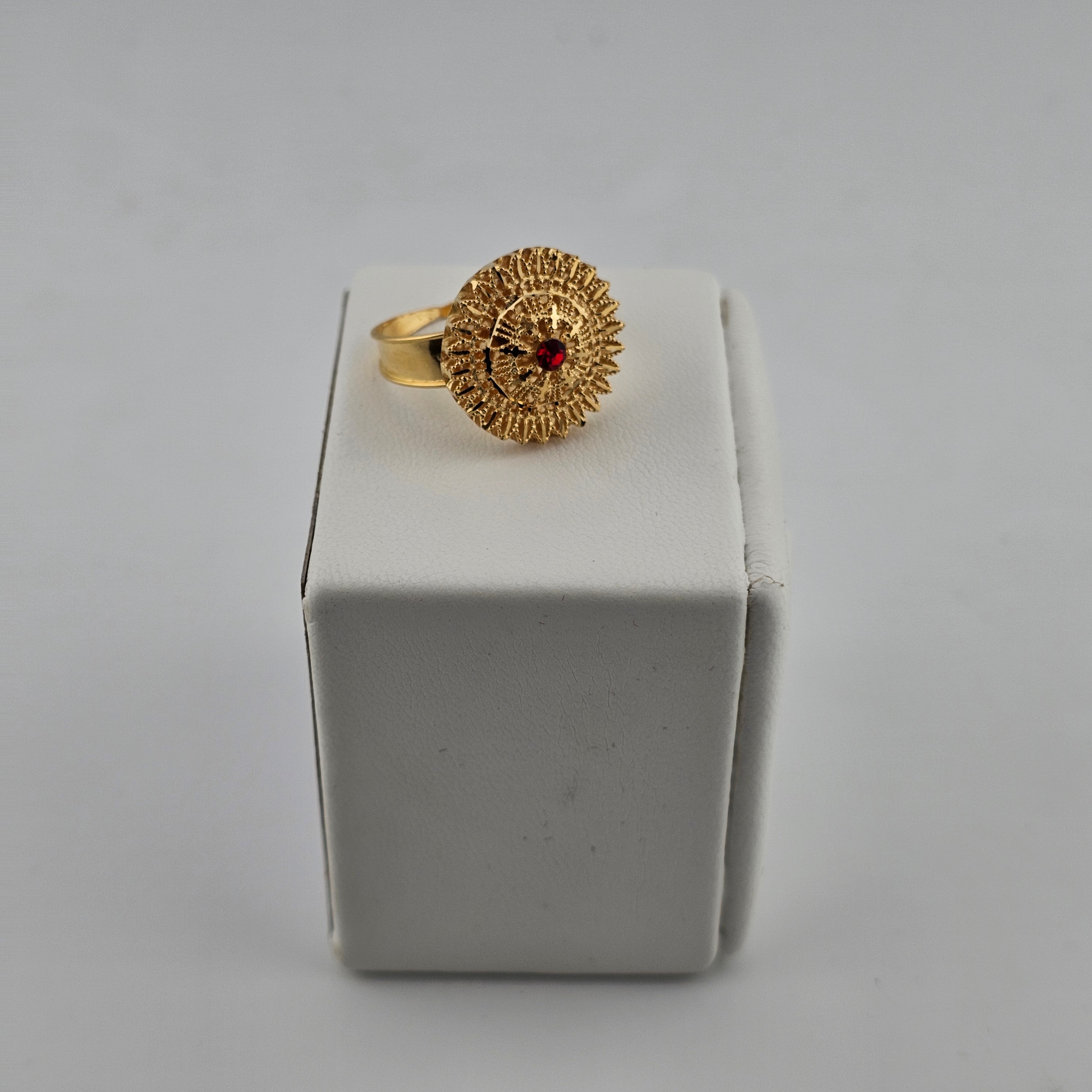 21 Karat Gold Radiant Sunburst Ring – 3.35g