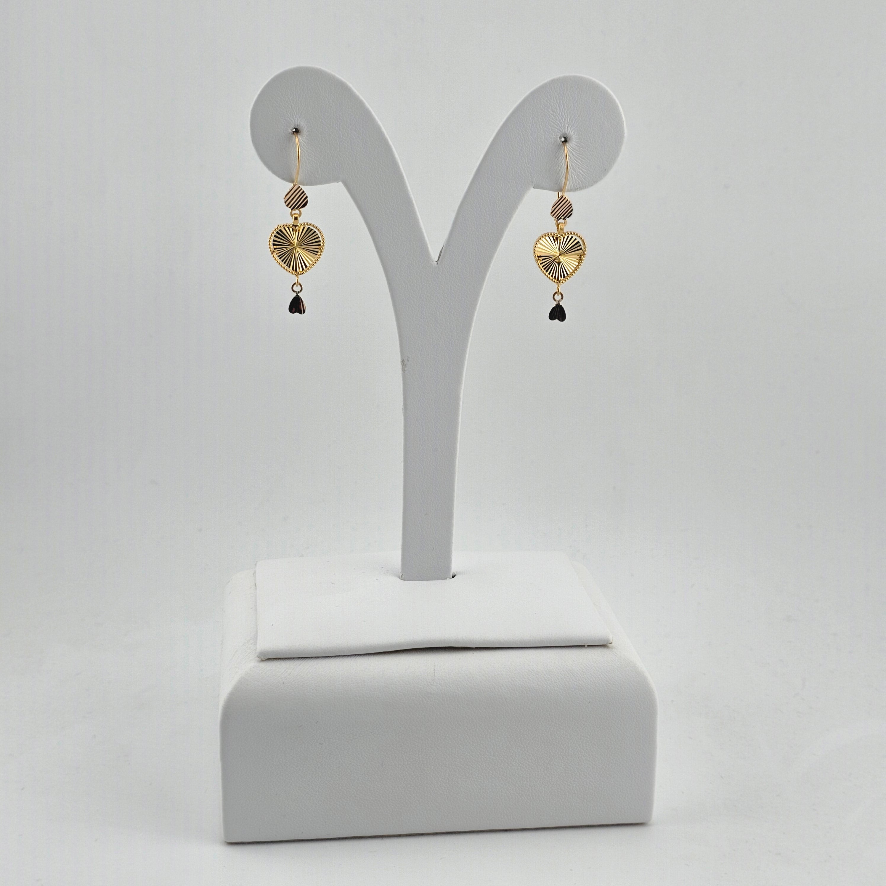 21 Karat Gold Radiant Heart Drop Gold Earrings – 2.70g