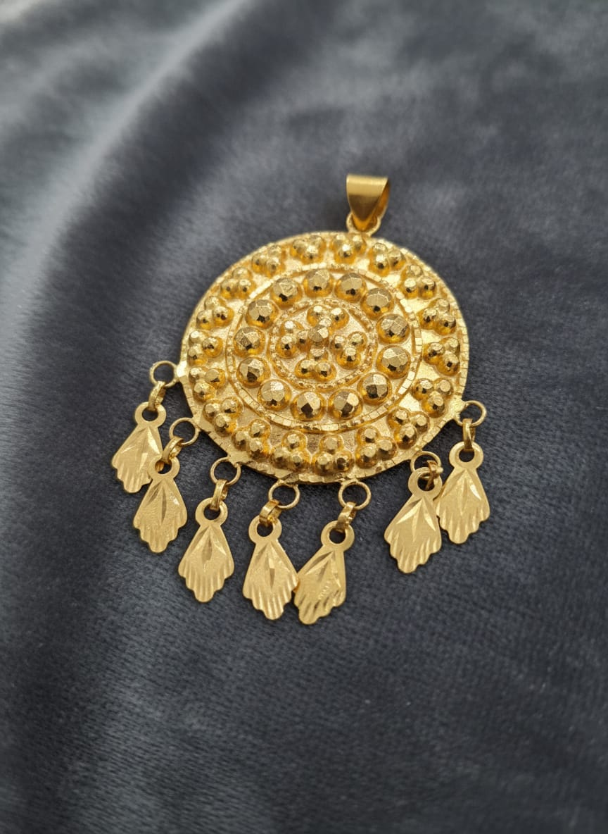 21 Karat Gold Royal Medallion Tassel Pendant – 5.22g
