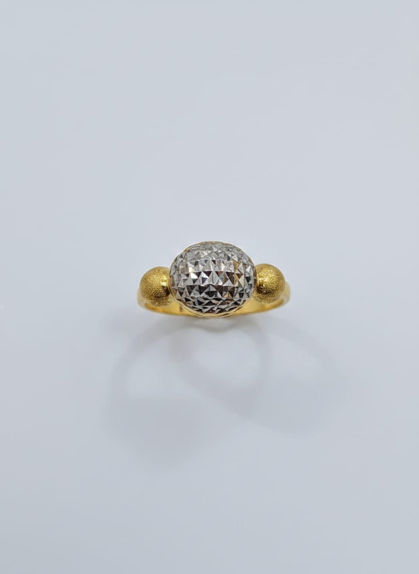 22 Karat Gold Center Ball Ring – 2.36g