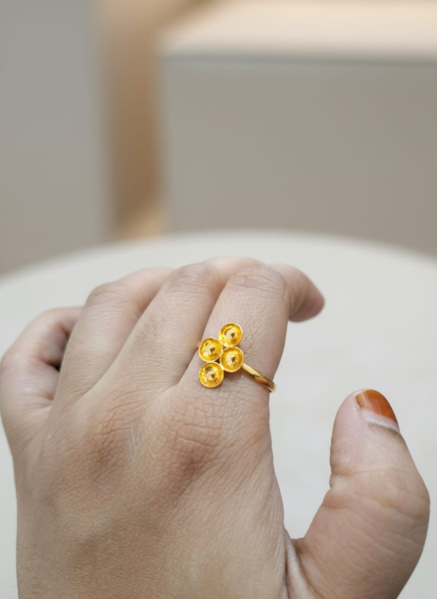 22 Karat Gold Cluster Disc Ring – 2.41g