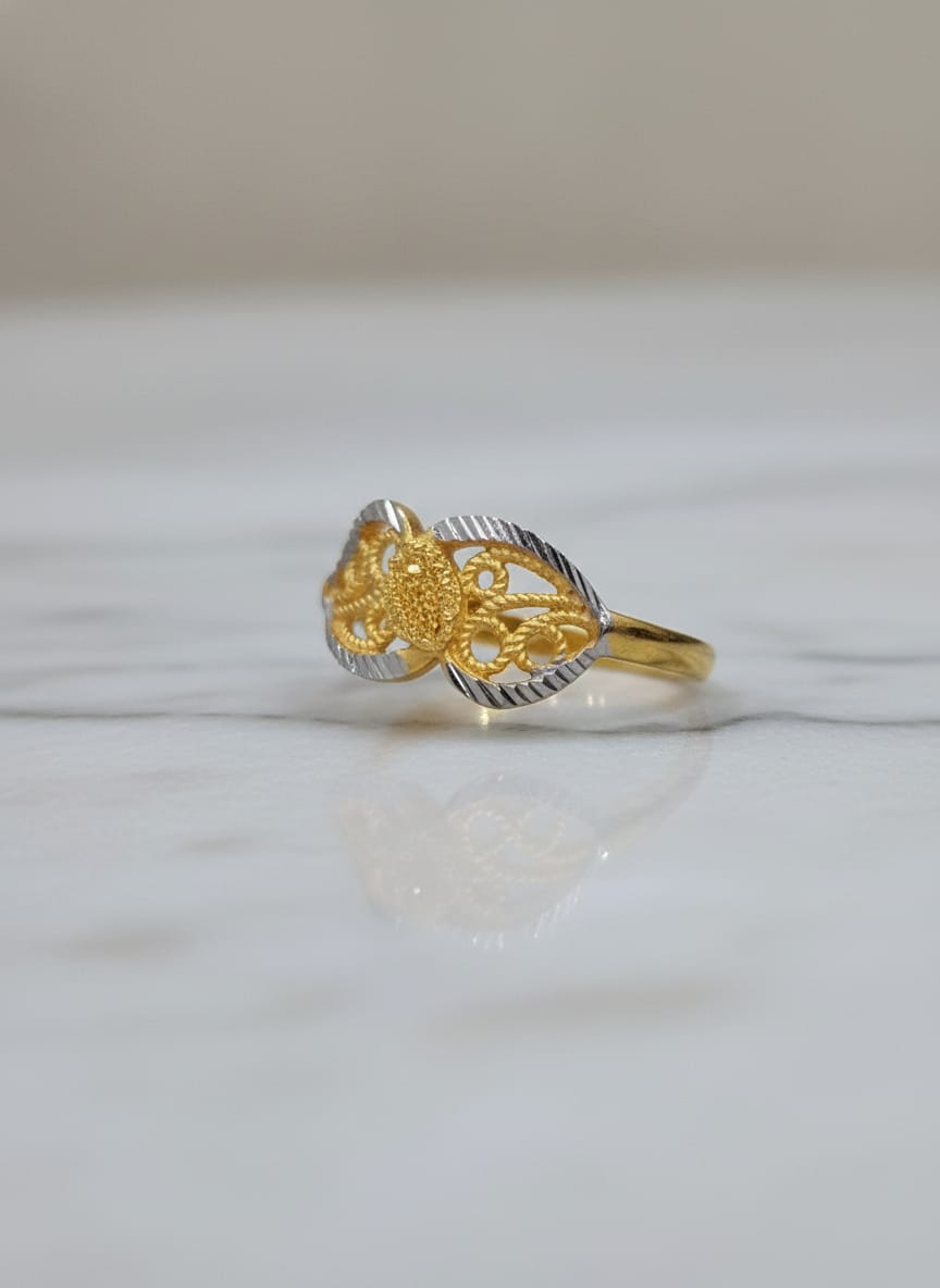 22 Karat Gold Dual Tone Infinity Design Ring – 3.13g