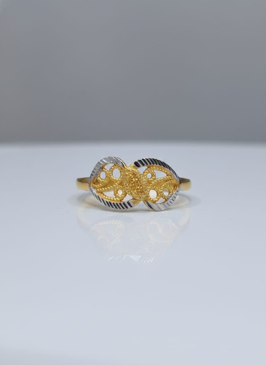 22 Karat Gold Dual Tone Infinity Design Ring – 3.13g