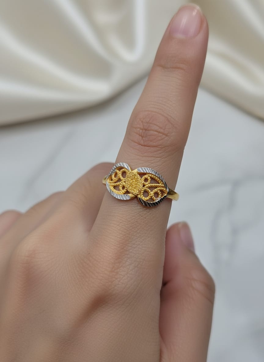 22 Karat Gold Dual Tone Infinity Design Ring – 3.13g