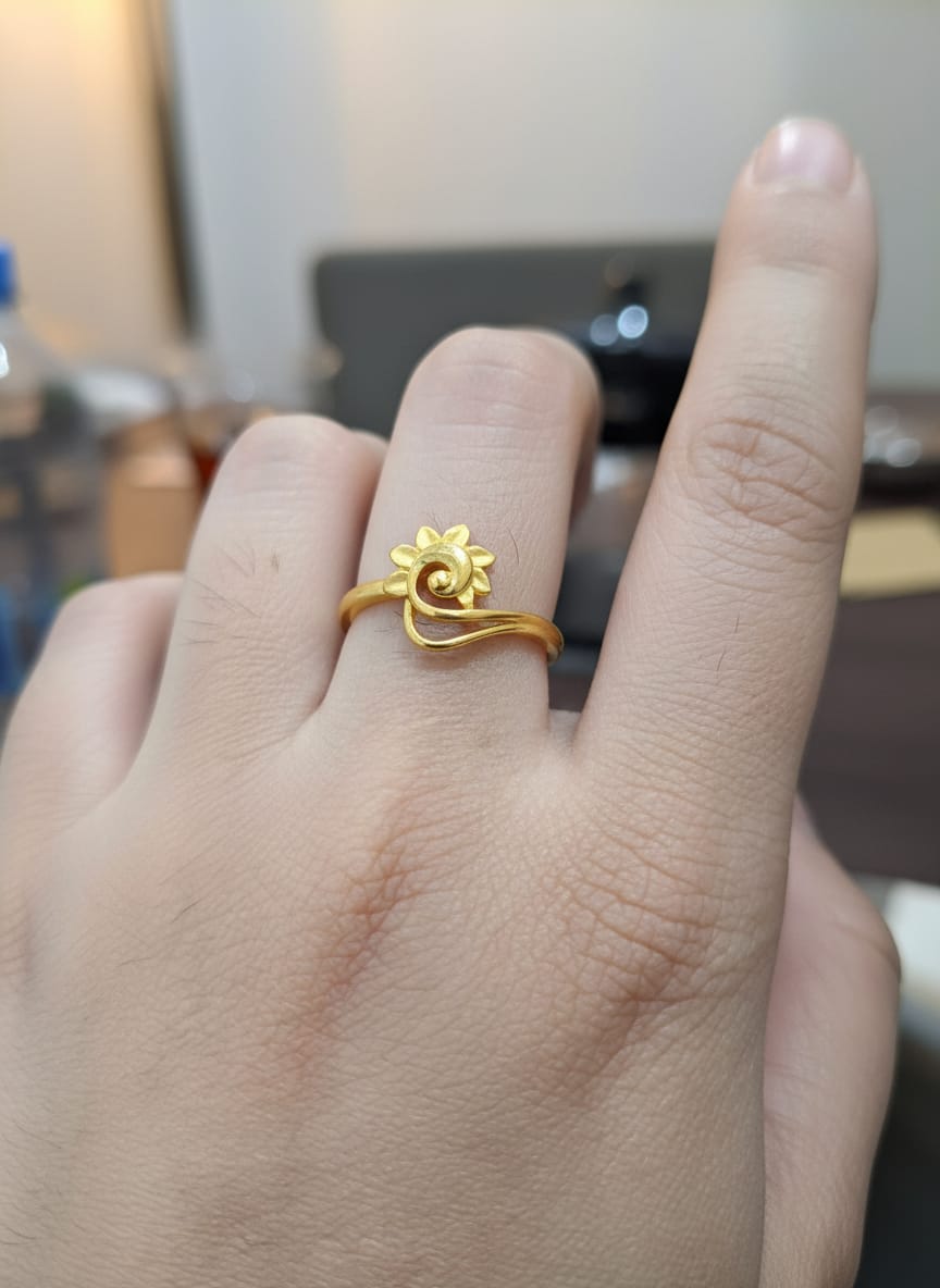 22 Karat Gold Floral Swirl Ring – 2.96g