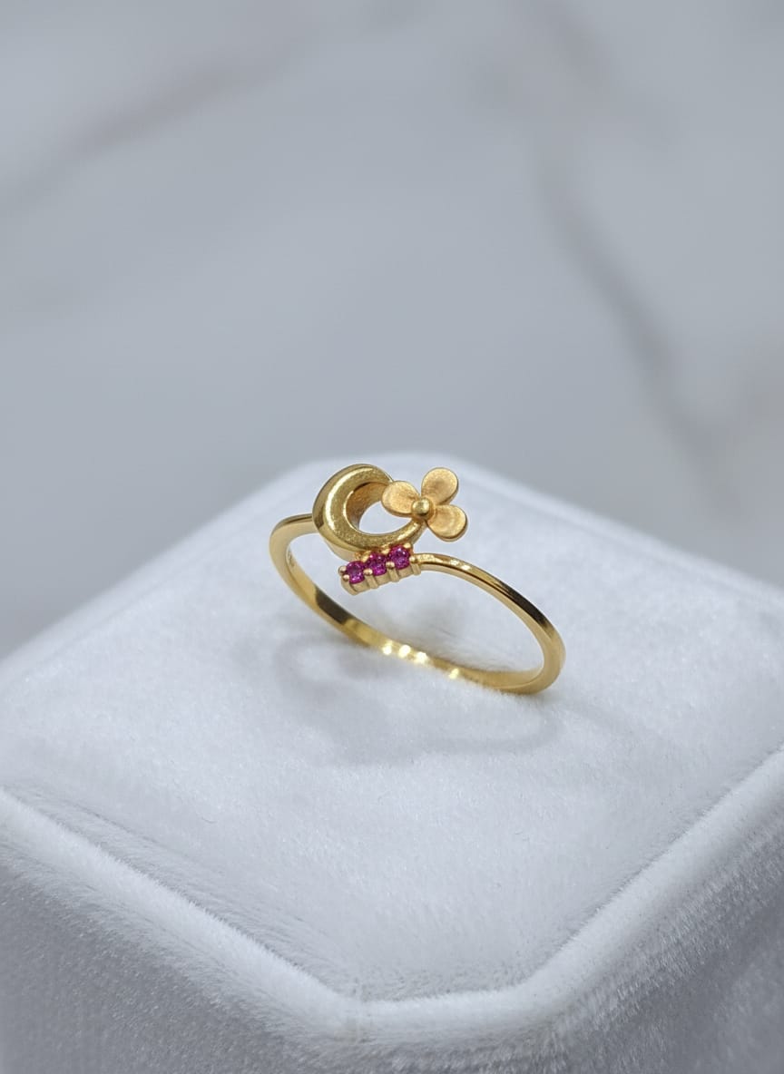 22 Karat Gold Floral Swirl Stone Ring – 2.18g