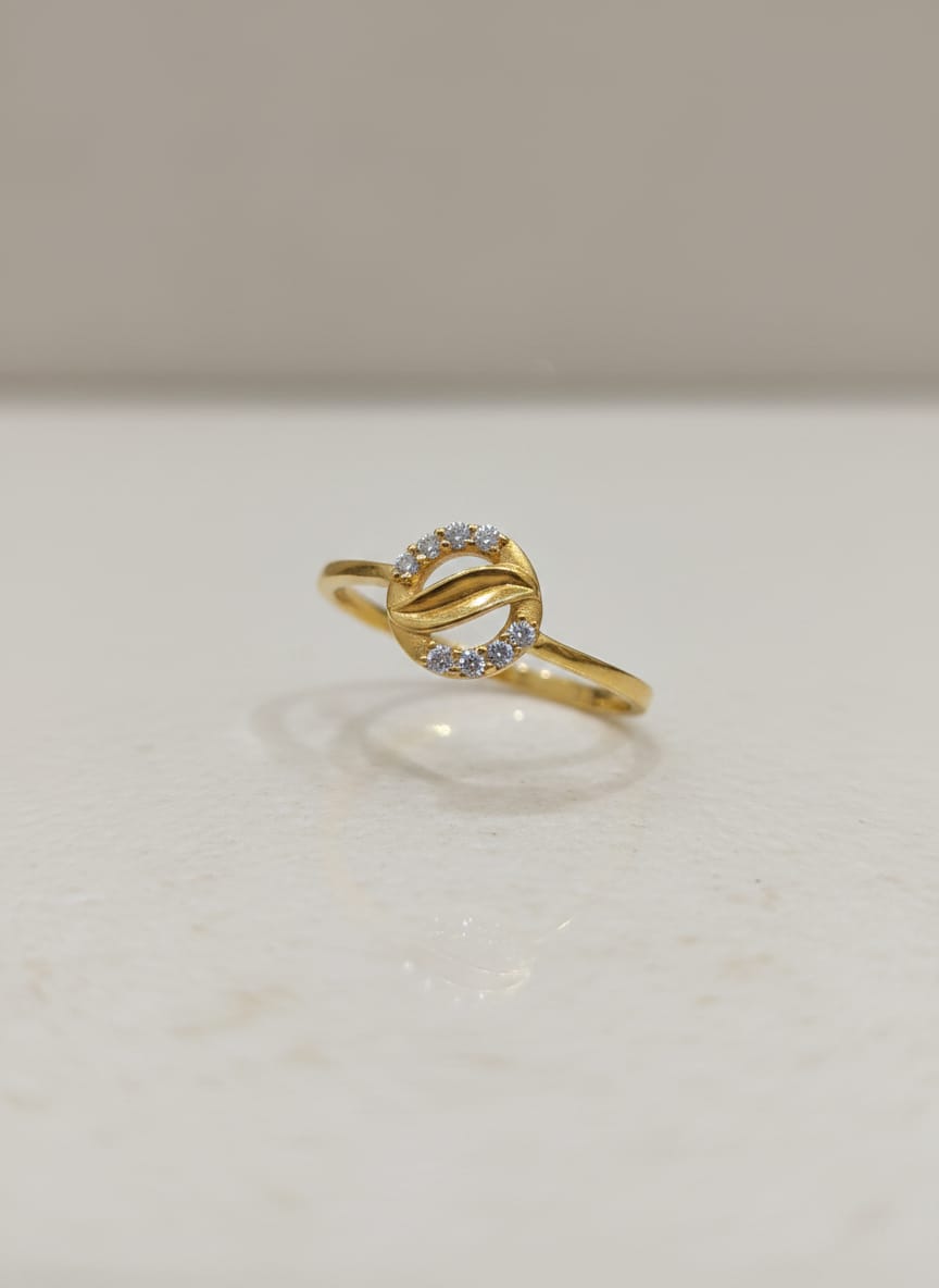 22 Karat Gold Leaf Halo Design Ring – 1.48g