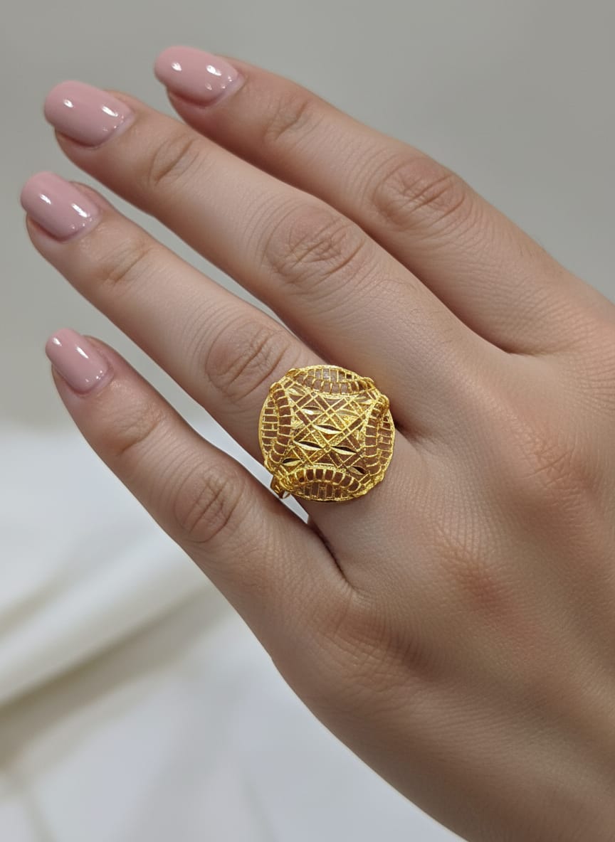 22 Karat Gold Mesh Design Statement Ring – 2.55g
