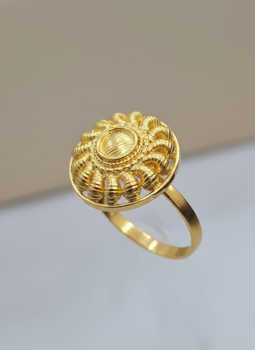 22 Karat Gold Spiral Sun Statement Ring – 3.01g