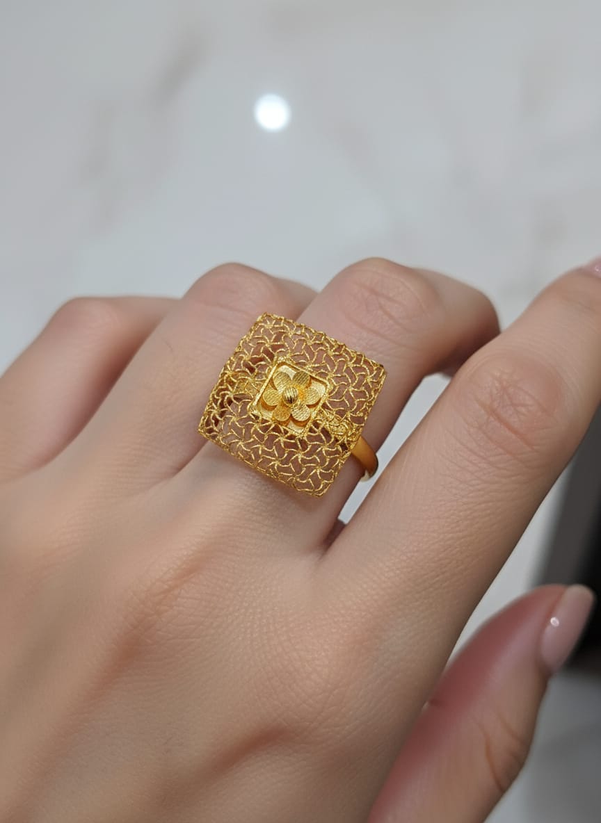 22 Karat Gold Square Filigree Floral Ring – 2.71g