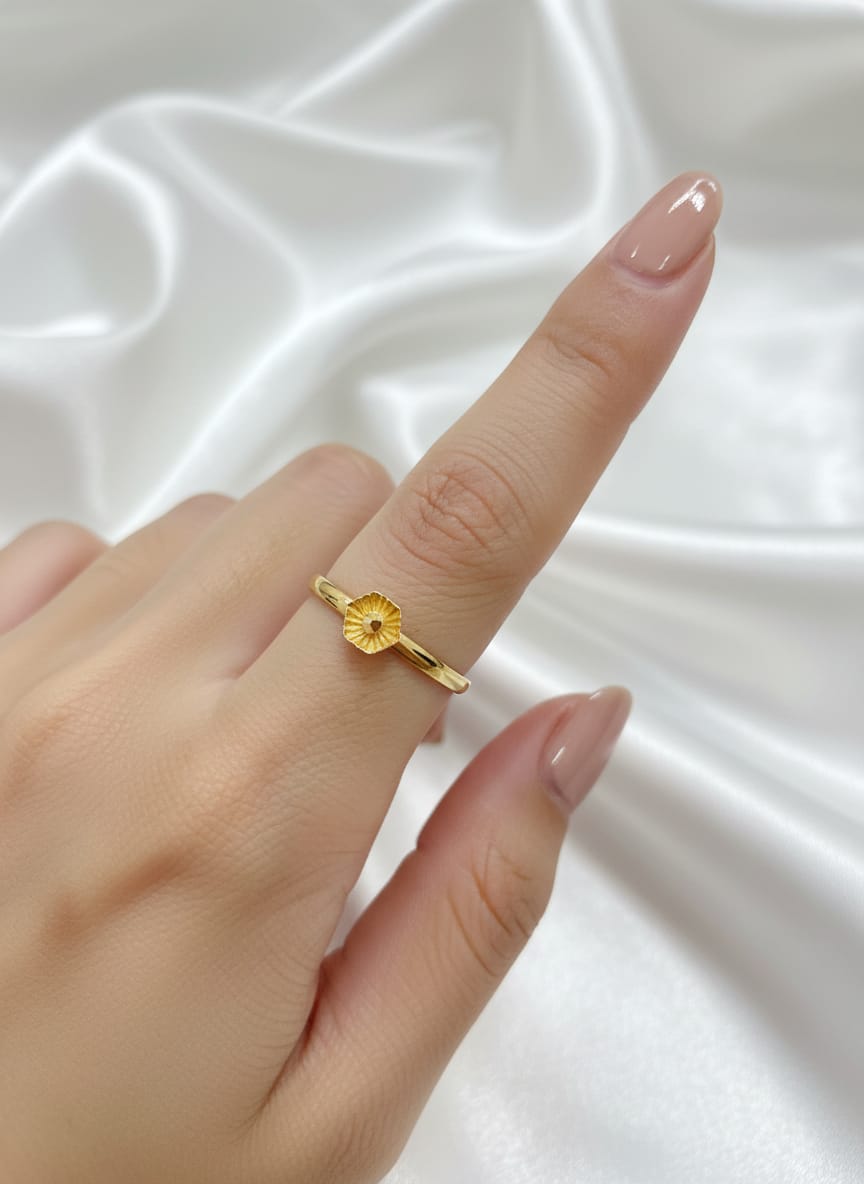 22 Karat Gold Sunburst Flower Ring – 1.38g