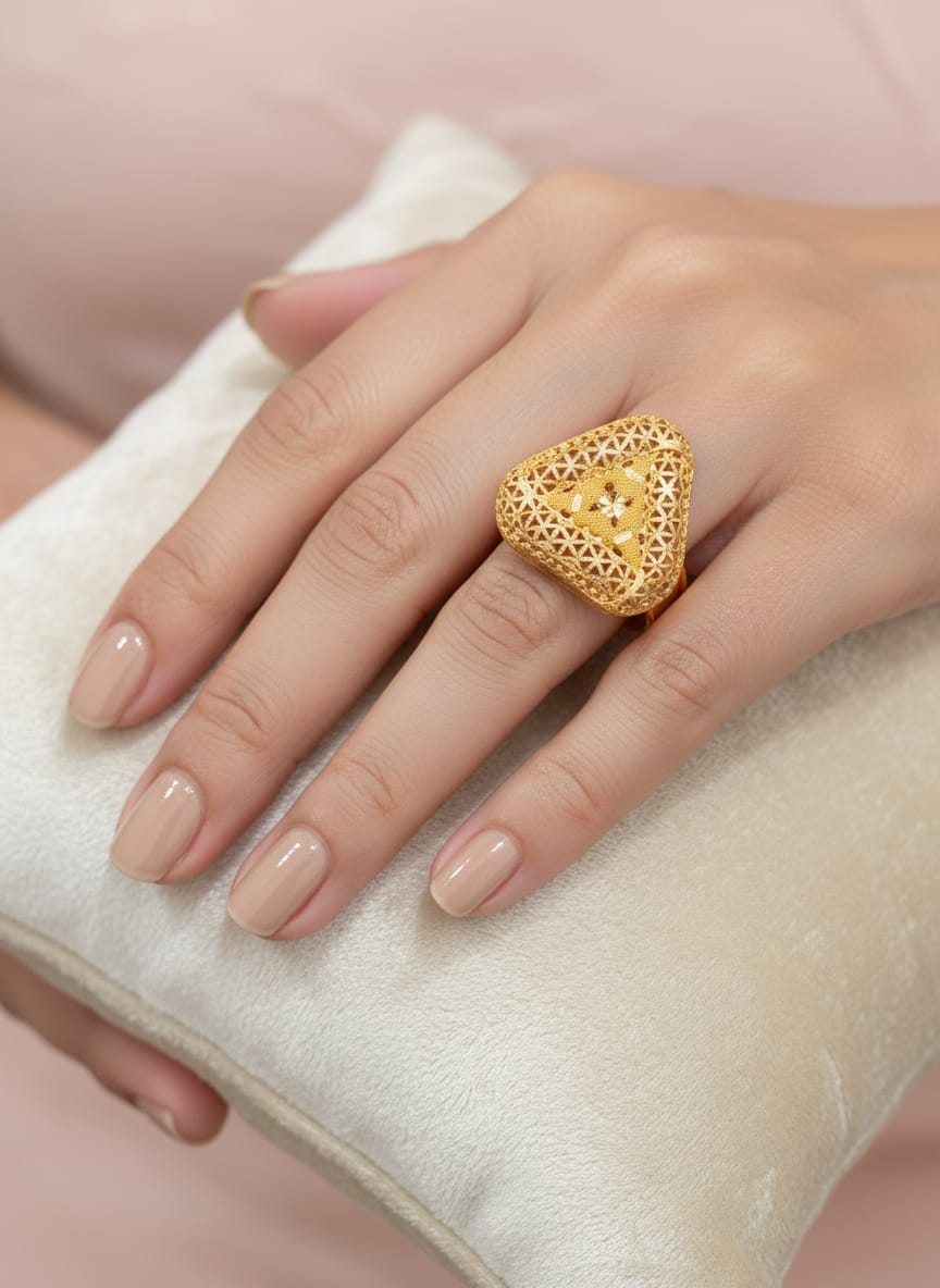 22 Karat Gold Triangular Filigree Statement Ring – 4.37g