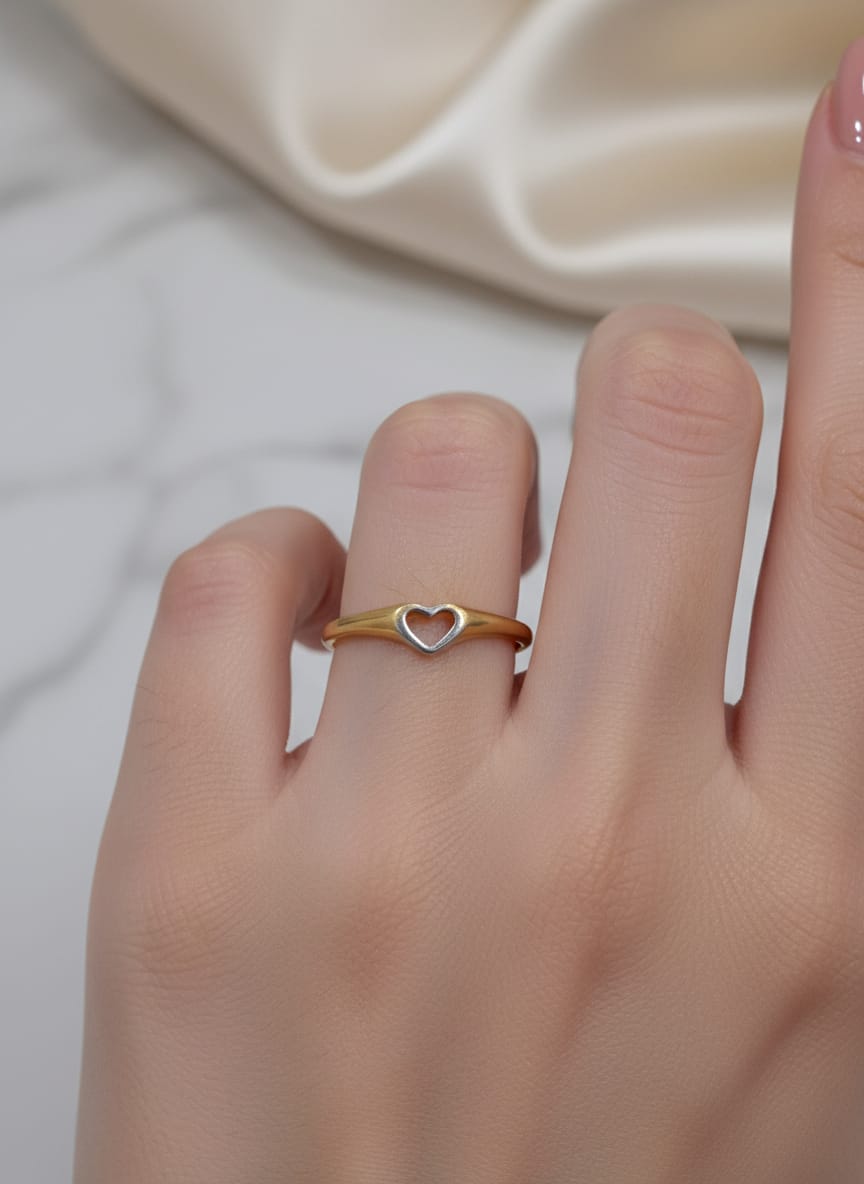 22 Karat Gold Dual Tone Heart Ring – 0.99g