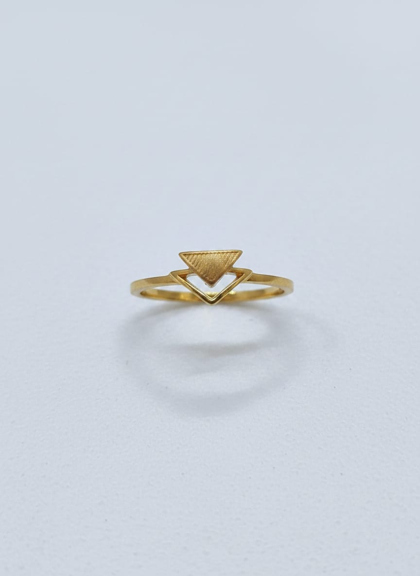 22 Karat Gold Geometric Triangle Ring – 1.74g