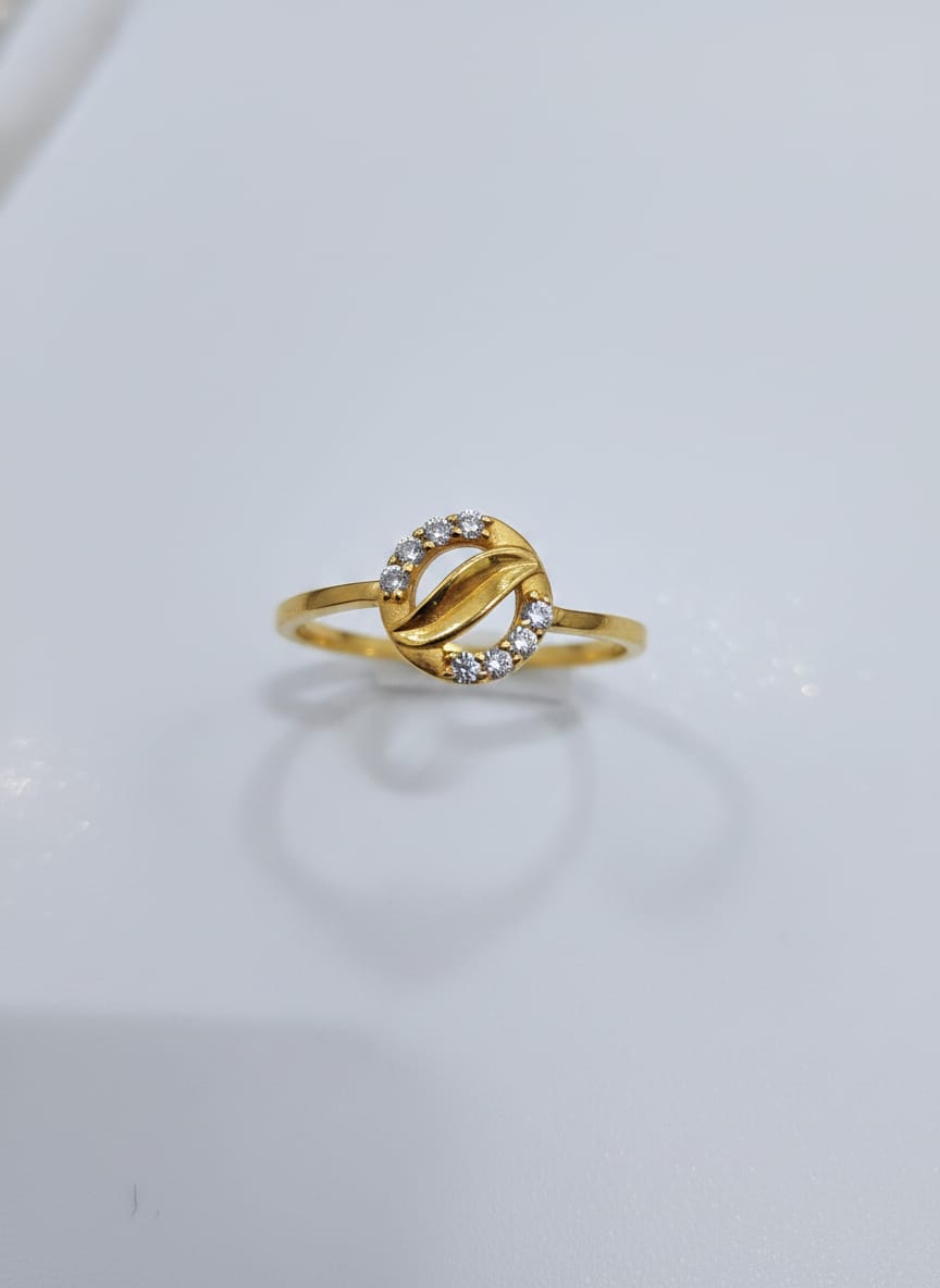 22 Karat Gold Leaf Halo Design Ring – 1.48g
