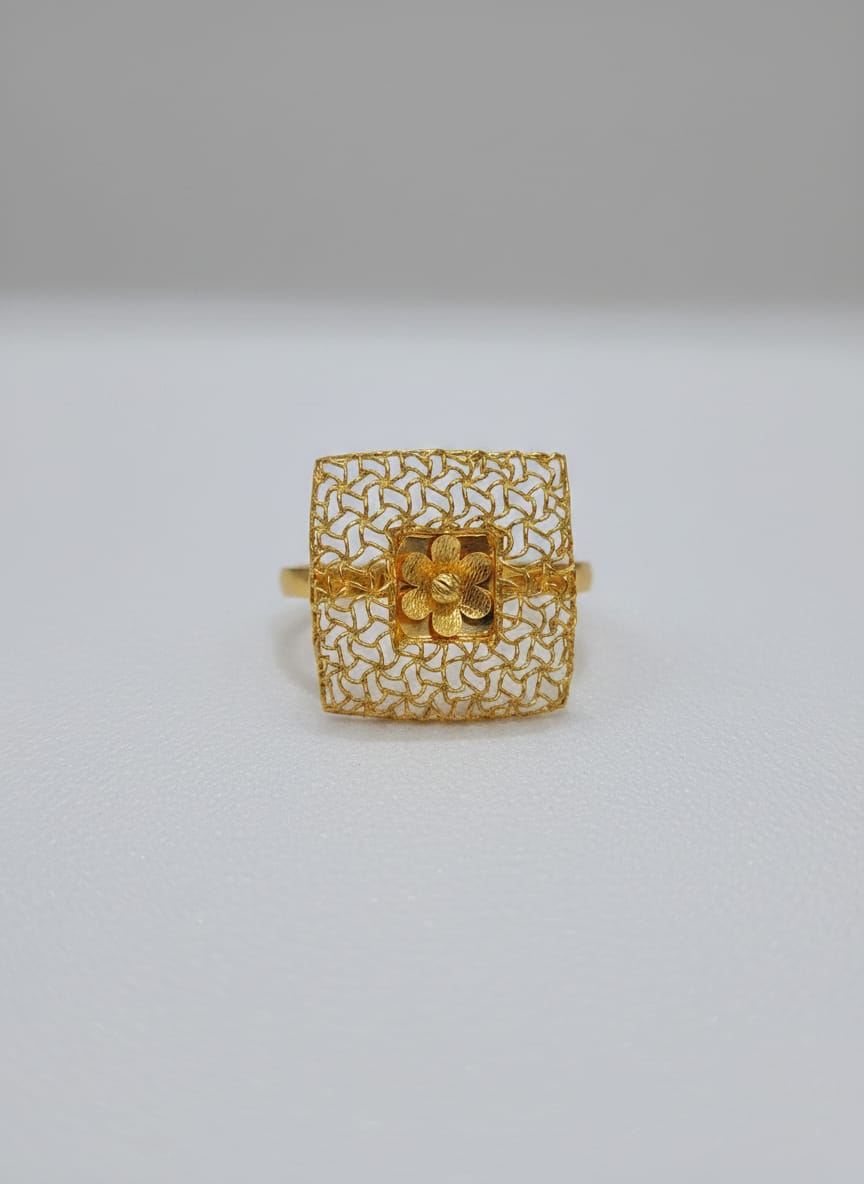 22 Karat Gold Square Filigree Floral Ring – 2.71g