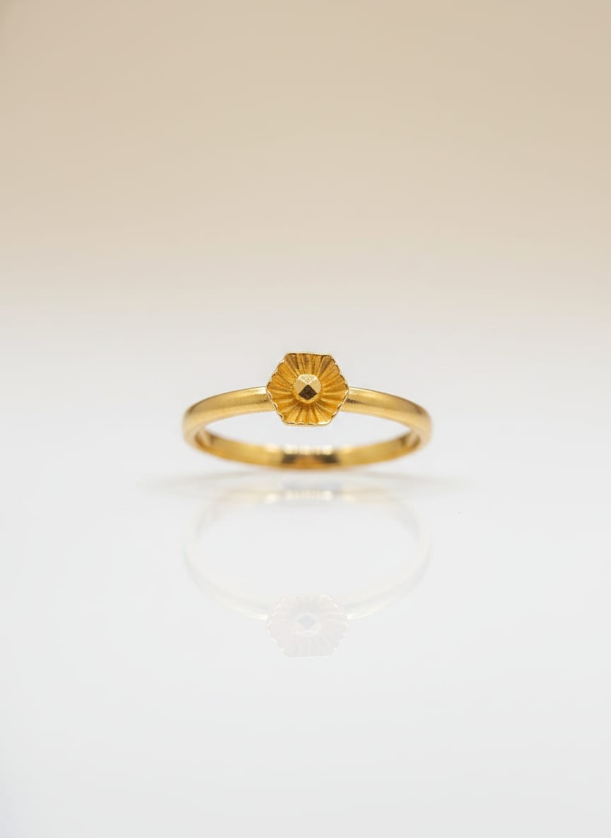 22 Karat Gold Sunburst Flower Ring – 1.38g