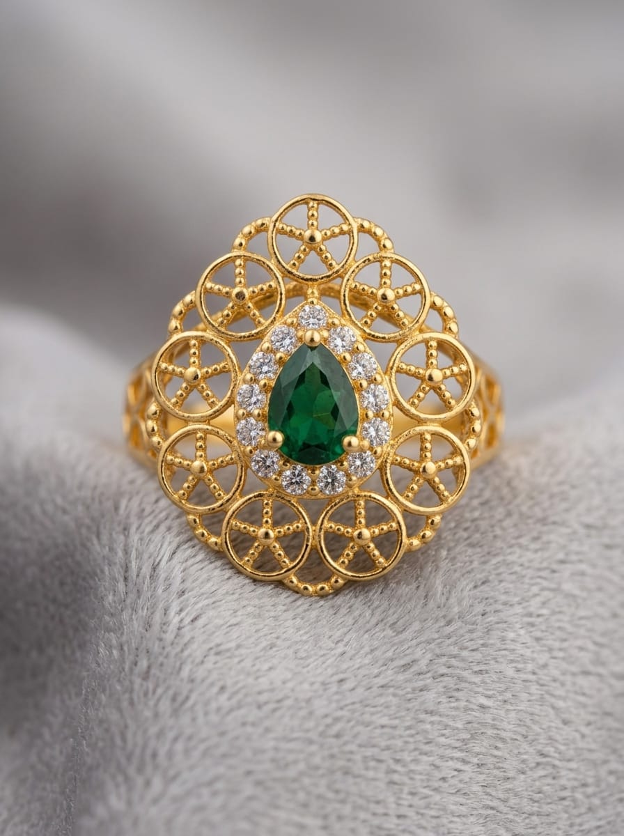 22 karat Gold GreenStone Filigree Ring-3.88g