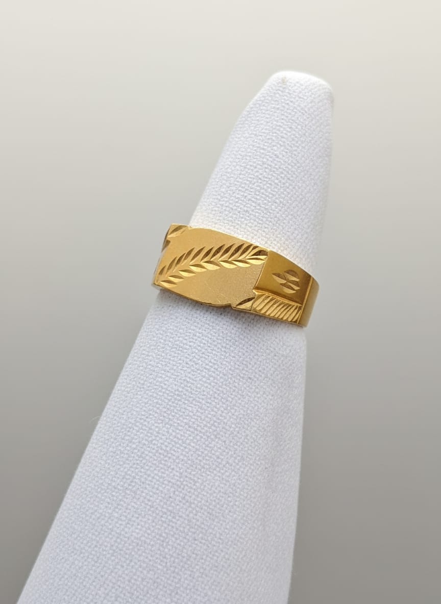 22 Karat Gold Heavy Signet Ring – 8.08g