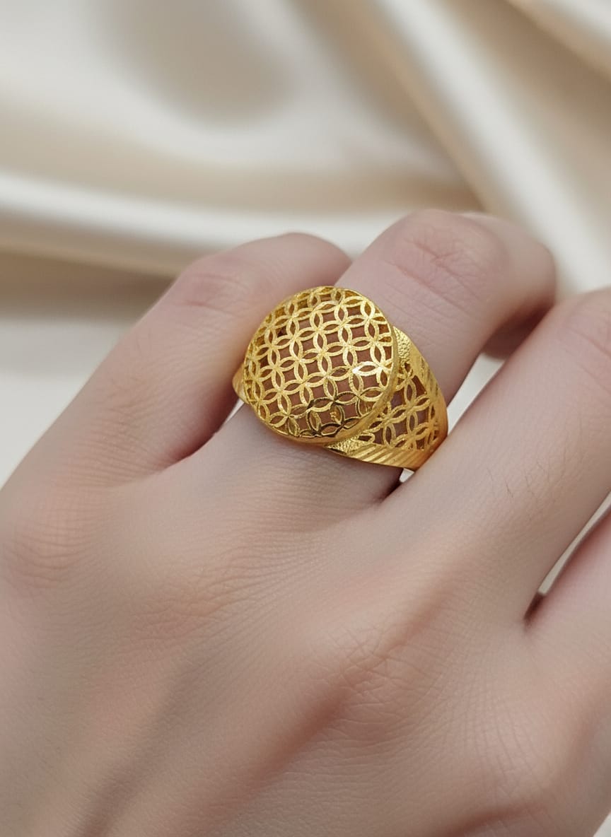 22 Karat Gold Pattern Oval Ring – 3.23g