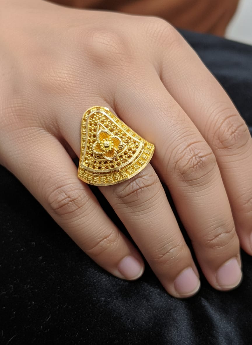 22 Karat Gold Floral Textured Statement Ring – 4g
