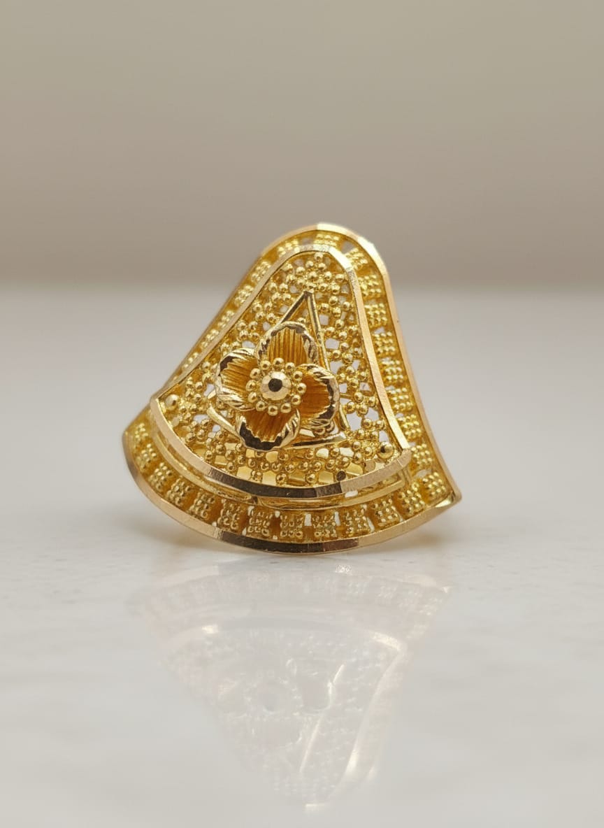 22 Karat Gold Floral Textured Statement Ring – 4g