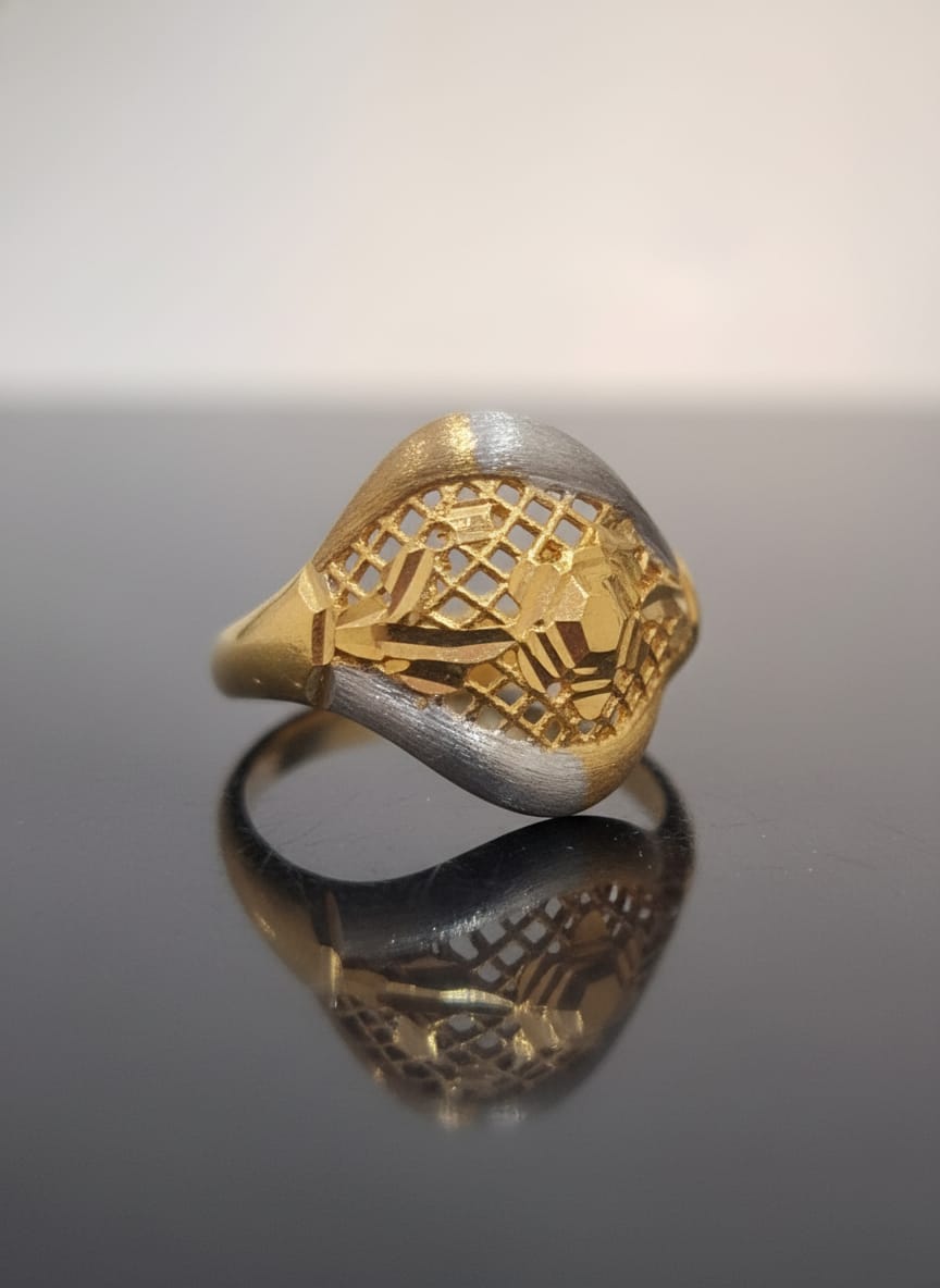 22 Karat Gold Dual Tone Mesh Ring – 2.39g