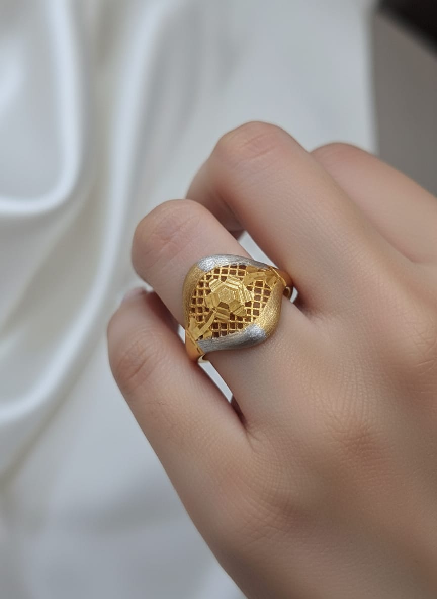 22 Karat Gold Dual Tone Mesh Ring – 2.39g
