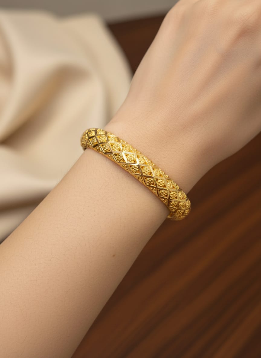 21 Karat Gold Textured Grid Bangle – 18.23g