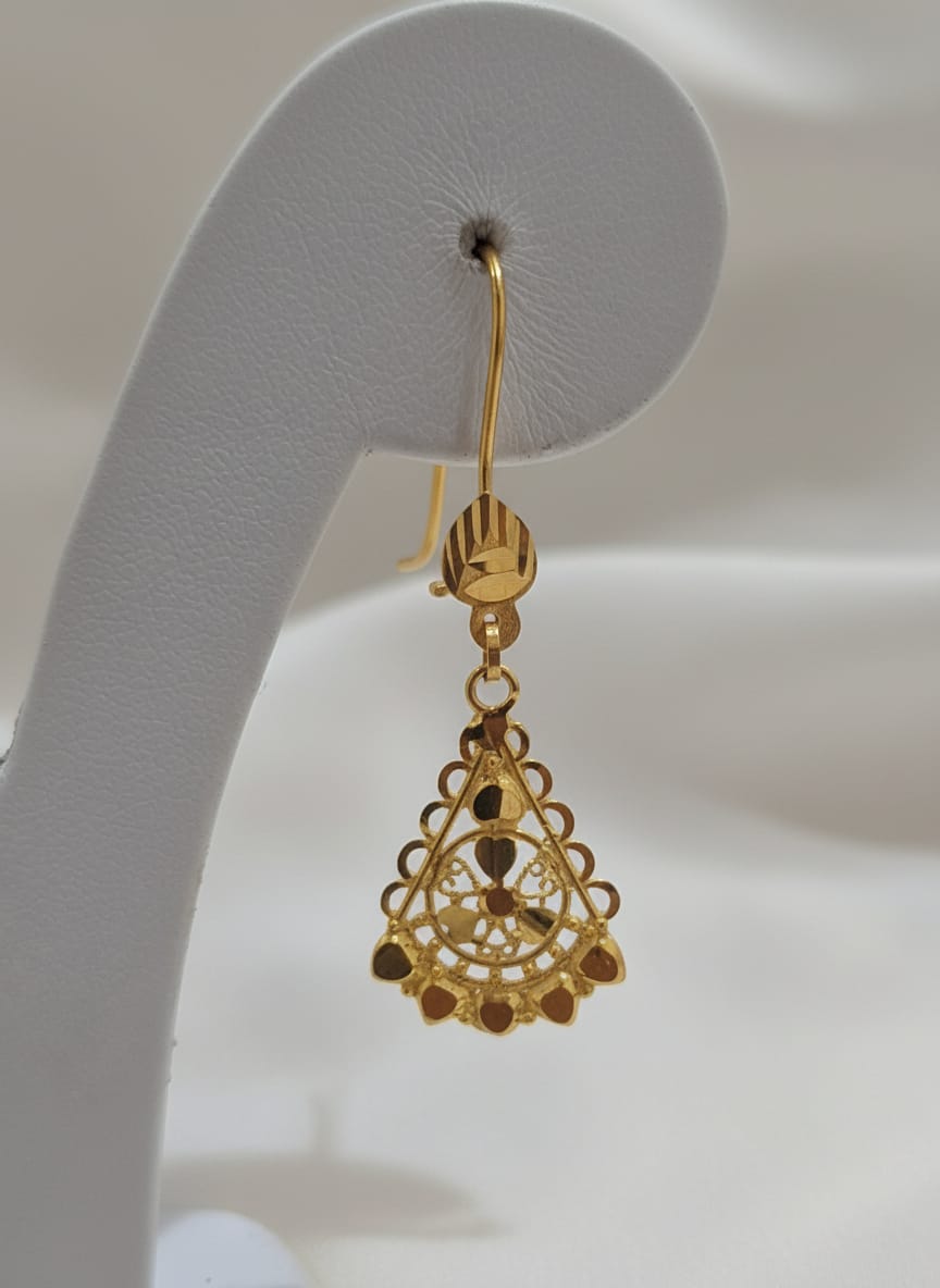 22 Karat Gold Filigree Triangle Drop Earrings – 2.9g