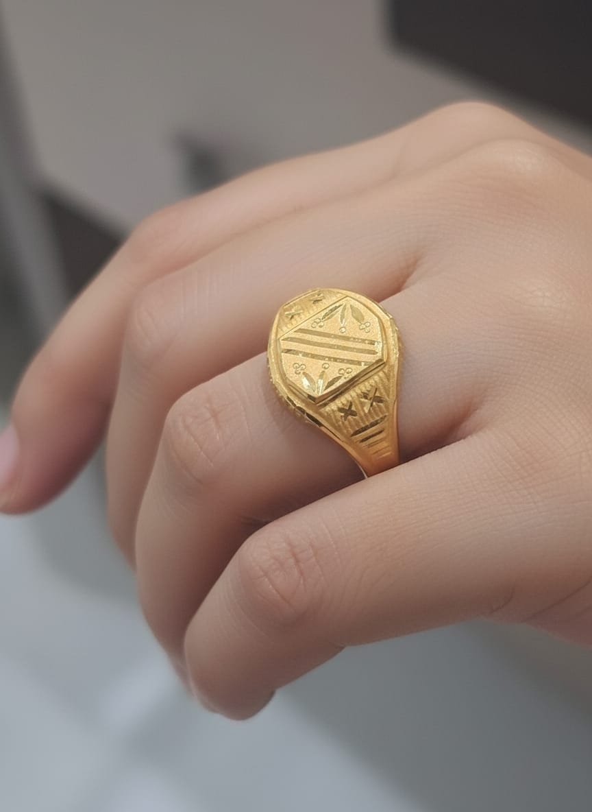 22 Karat Gold Engraved Signet Ring – 3.87g