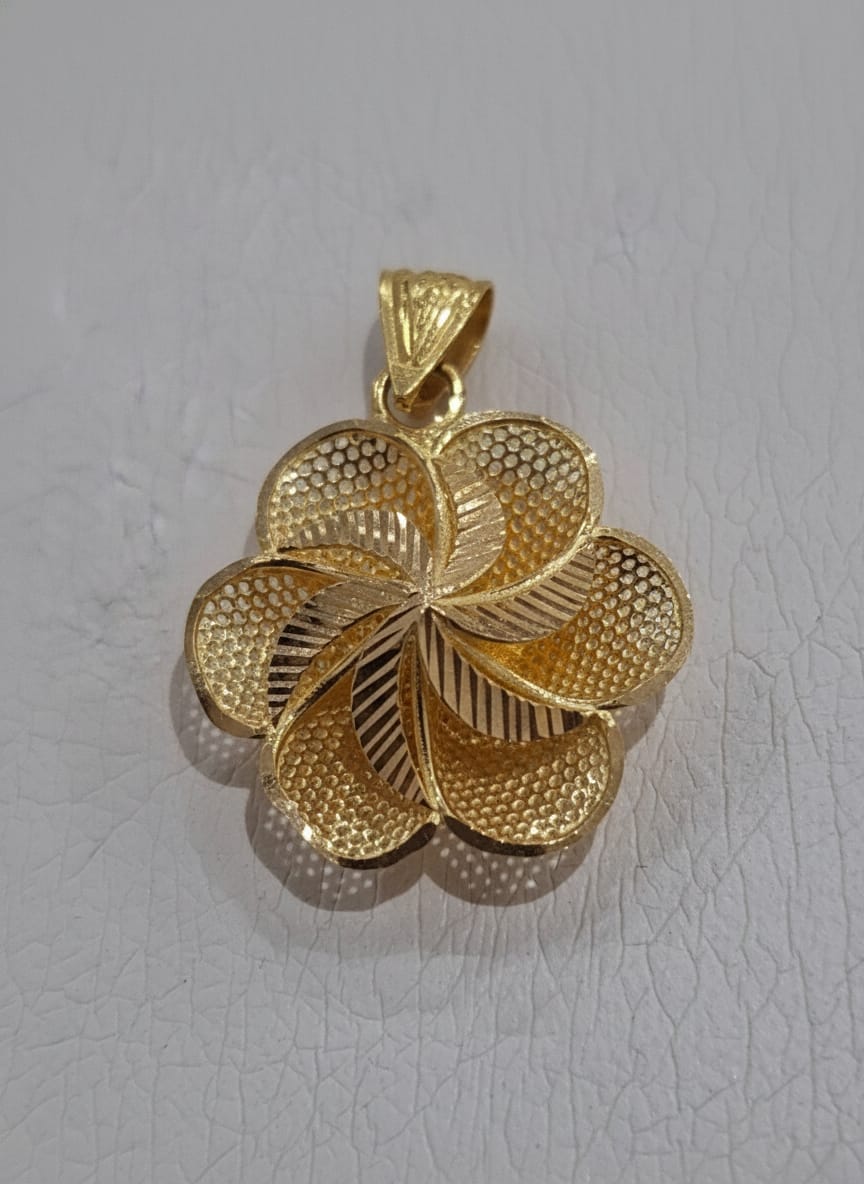 21K Gold Floral Swirl Pendant – 3.65g