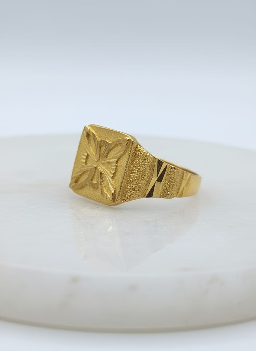 22 Karat Gold Floral Signet Ring – 3.78g