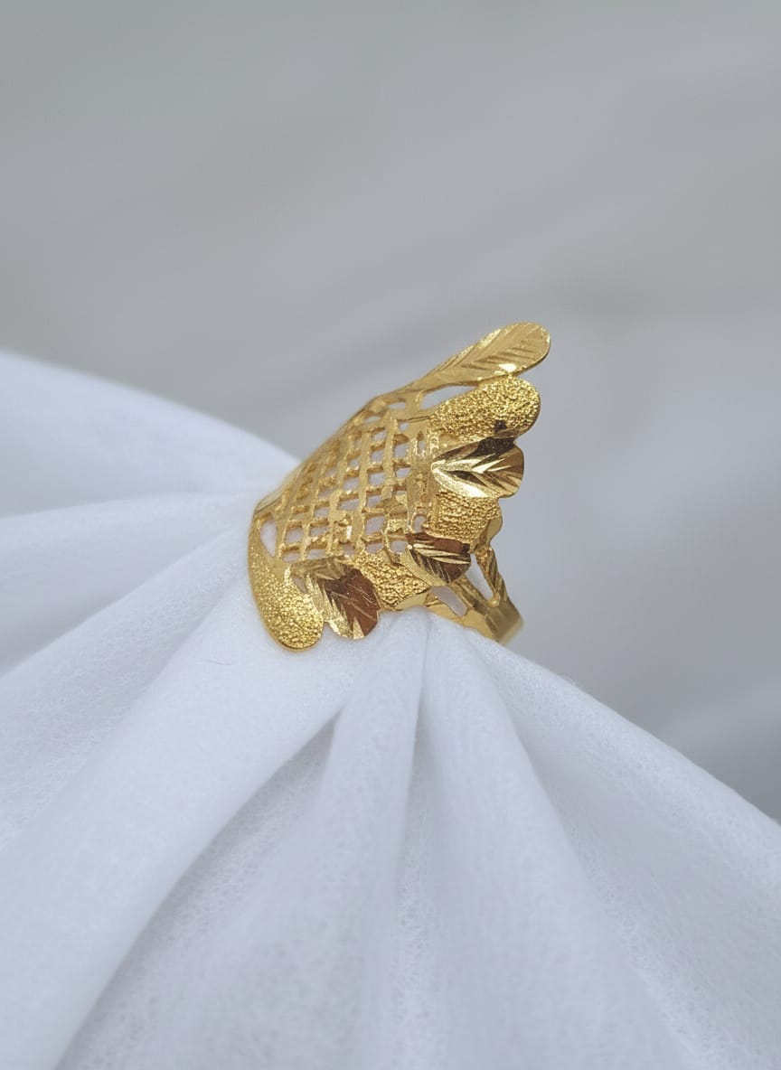 22 Karat Gold Artistic Cutwork Statement Ring – 3.13g