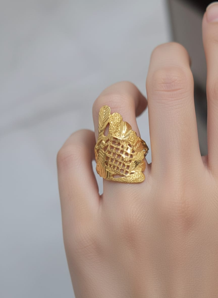 22 Karat Gold Artistic Cutwork Statement Ring – 3.13g