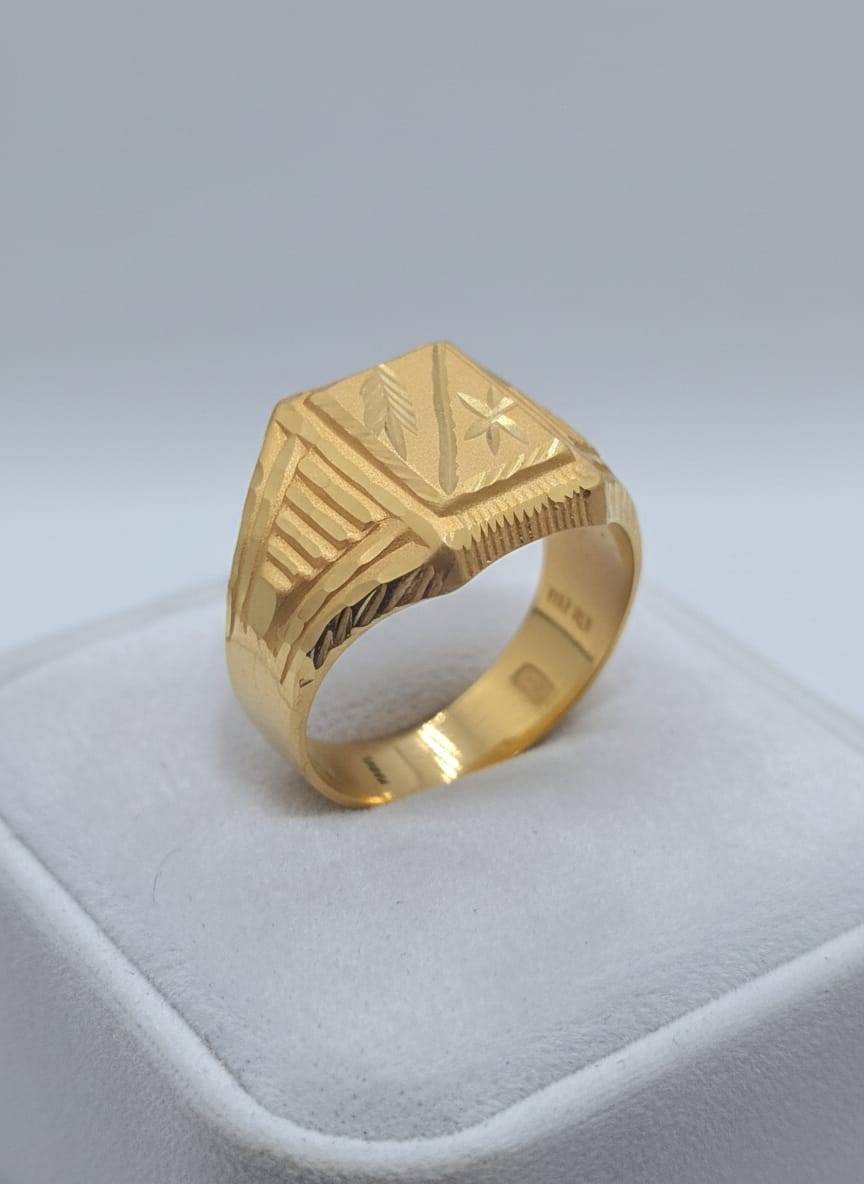 22 Karat Gold Classic Signet Ring – 2.6g