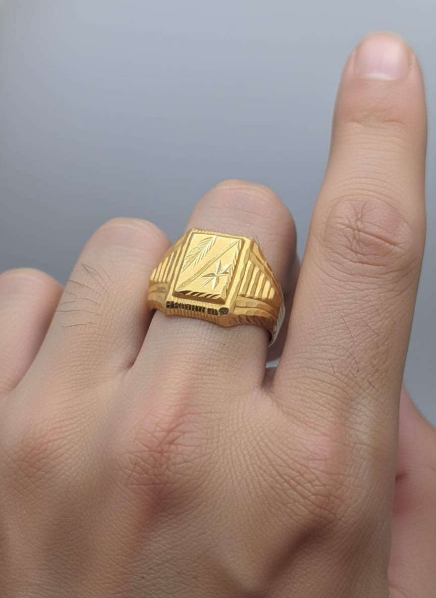 22 Karat Gold Classic Signet Ring – 2.6g