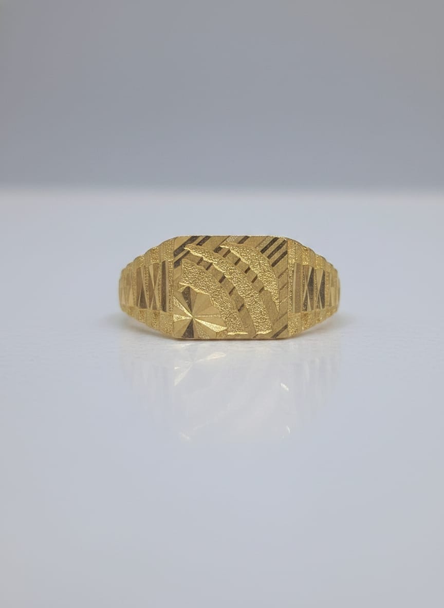 22 Karat Gold Textured Band Ring – 3.08g